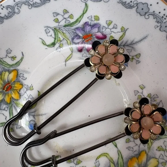 Refashioned Vintage Floral Rhinestone Kilt Pins (Set of 2) - Picture 4 of 7